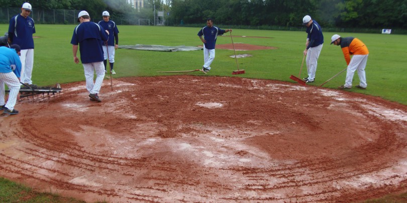 Frühlings-Ramadama 2015 Regen auf dem Caribes Feld