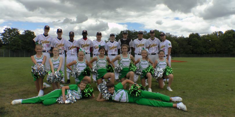 Caribes splitten mit den Laufer Wölfen; Spiel von schwerer Verletzung überschattet Cheerleader_Caribes_2